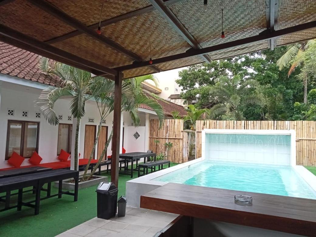 Indonesia Backpacker Hostels Kuta  Экстерьер фото